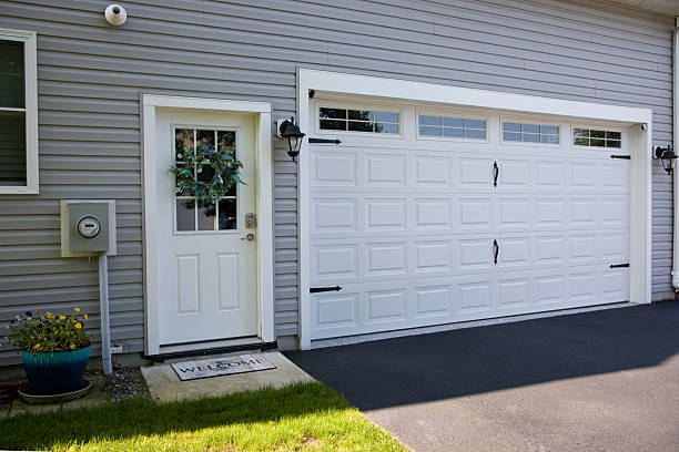 24/7 Emergency Garage Door Panel Replacement experts in Cascades, VA